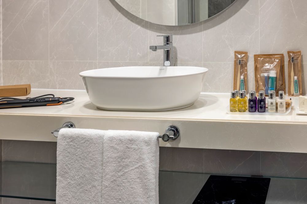 GRAND SUITE BATHROOM 7