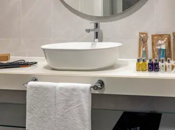 GRAND SUITE BATHROOM 7