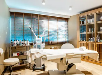 H FACIAL TREATMENT ROOM 1