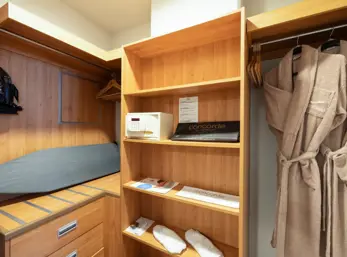 H IN ROOM WARDROBE AREA