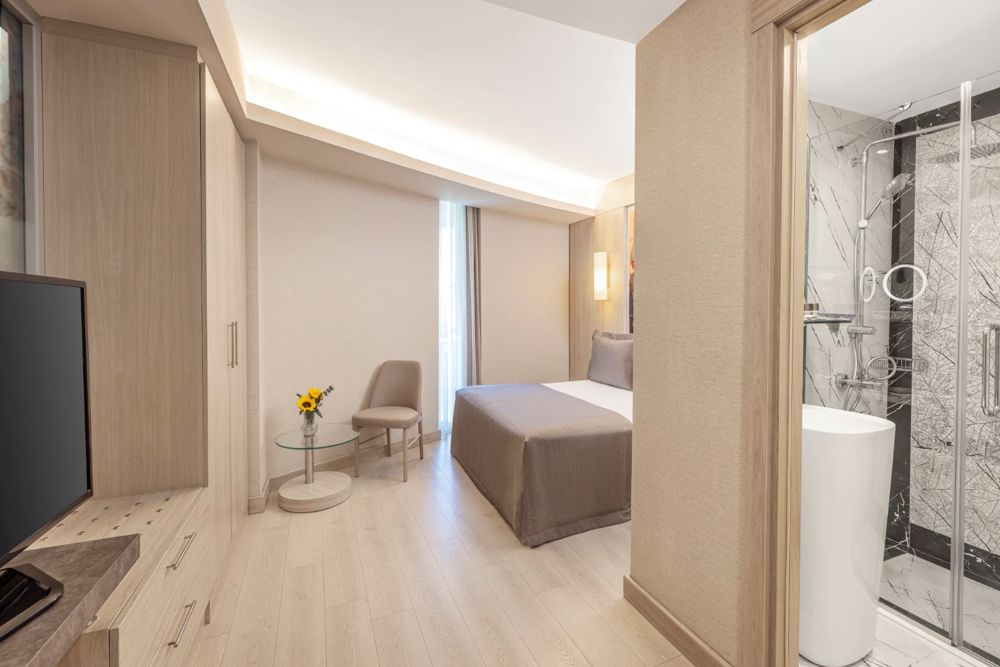 Grand Suite Bedroom 1