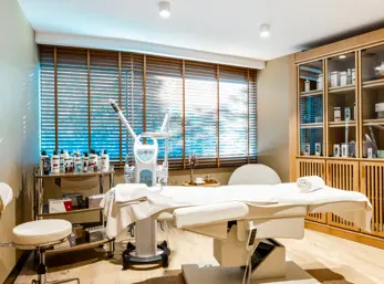 H FACIAL TREATMENT ROOM 1