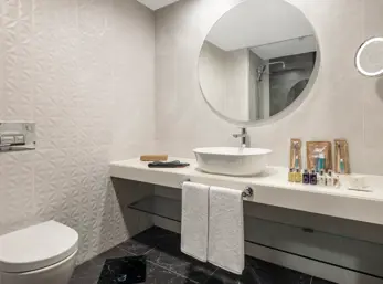 GRAND SUITE BATHROOM 6